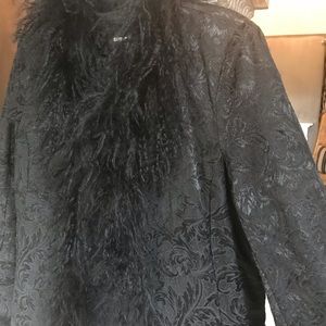 Super cute coat., great for a night on the town.